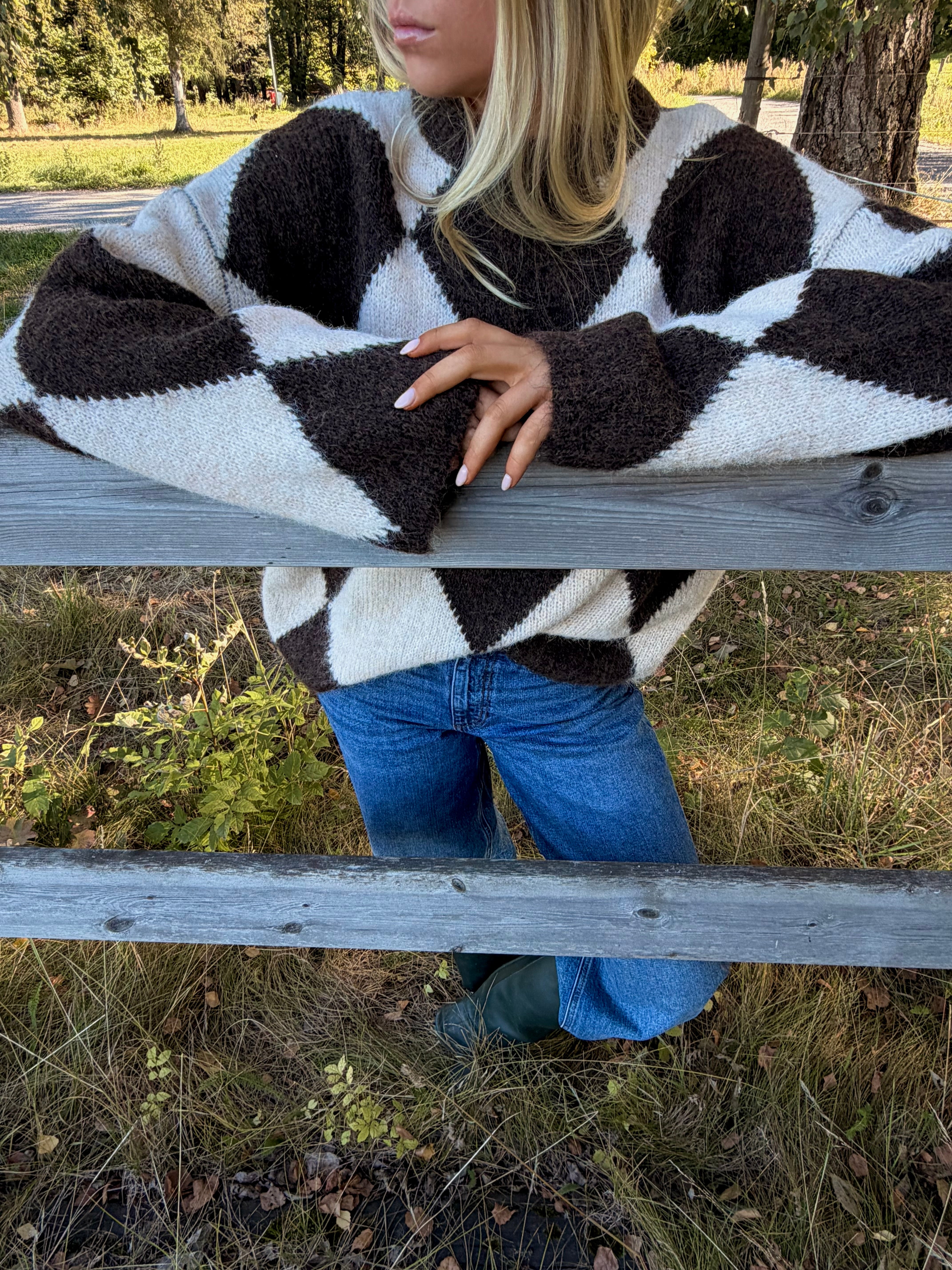 NMSUTTON KNIT - Chocolate Torte